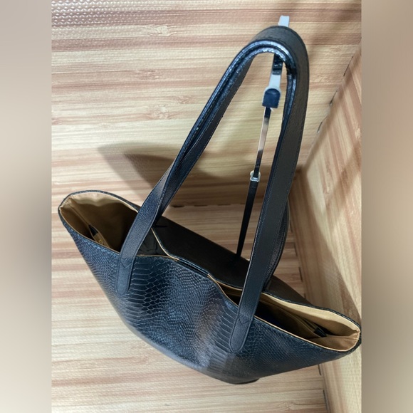 Gigi New York Teddie Tote - Picture 3 of 14